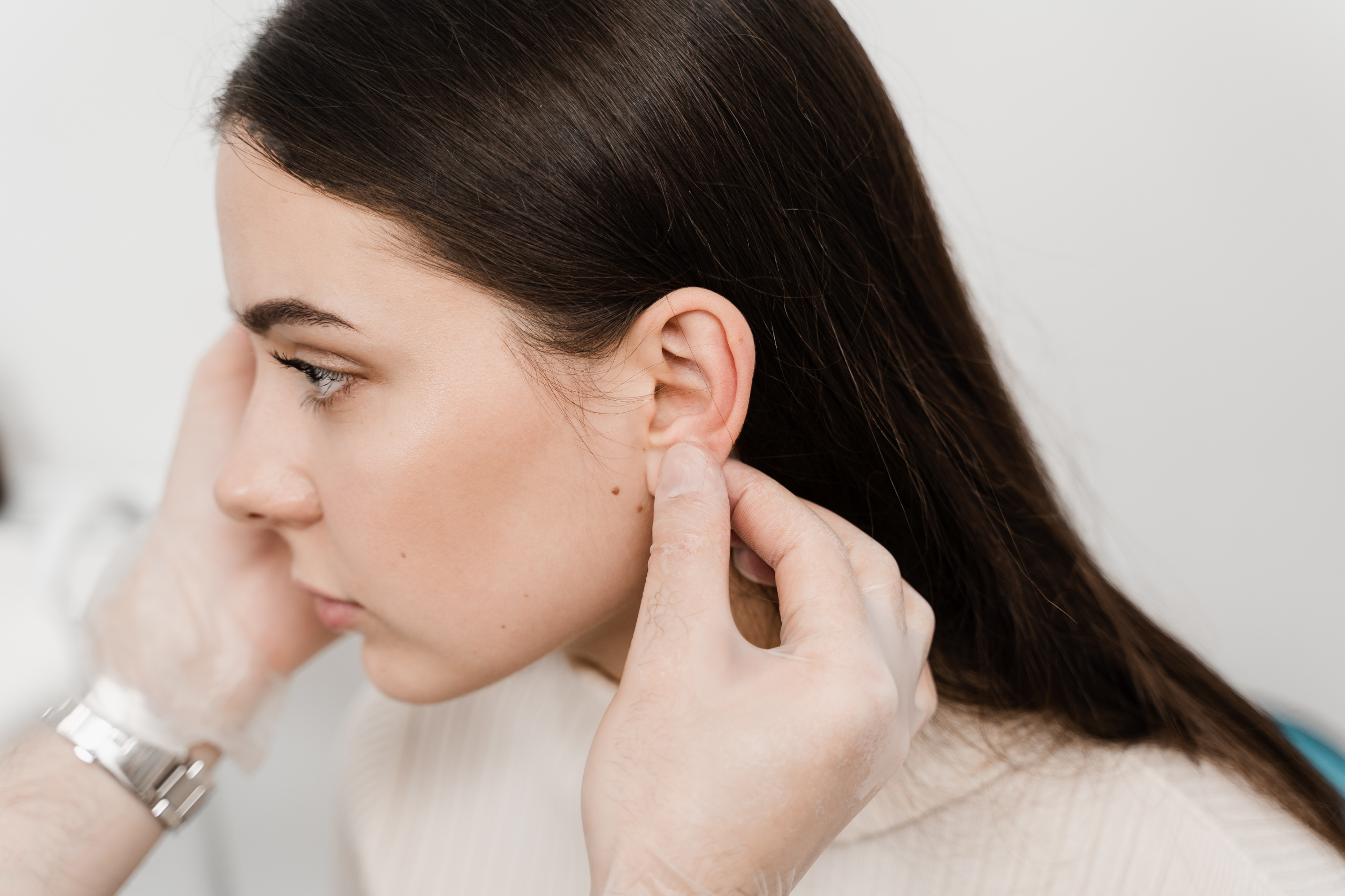 Scarless Otoplasty: How Ear Pinning Works Without Visible Incisions